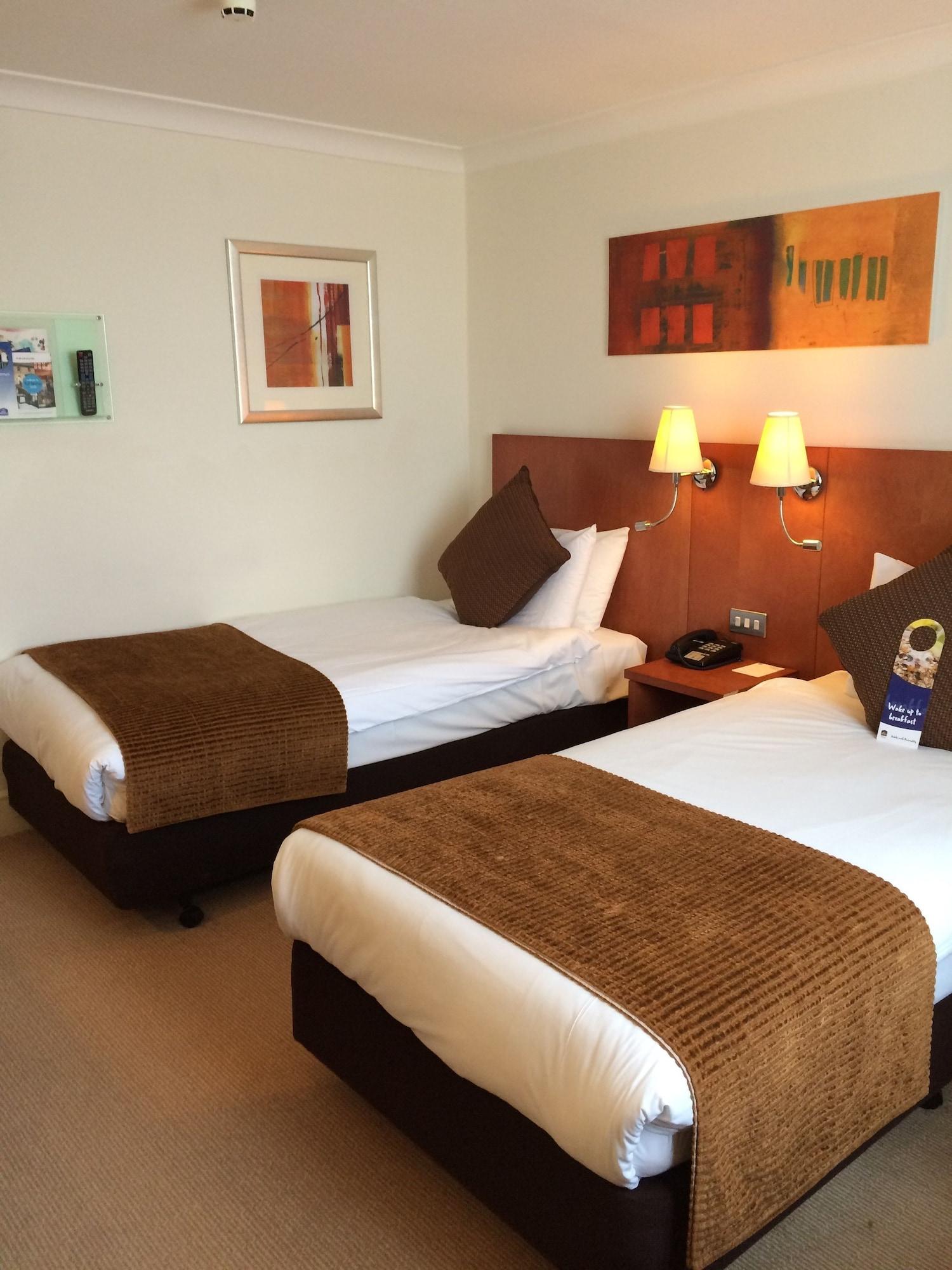 Doubletree By Hilton Reading M4 J10, An Hilton Hotel Wokingham Bagian luar foto