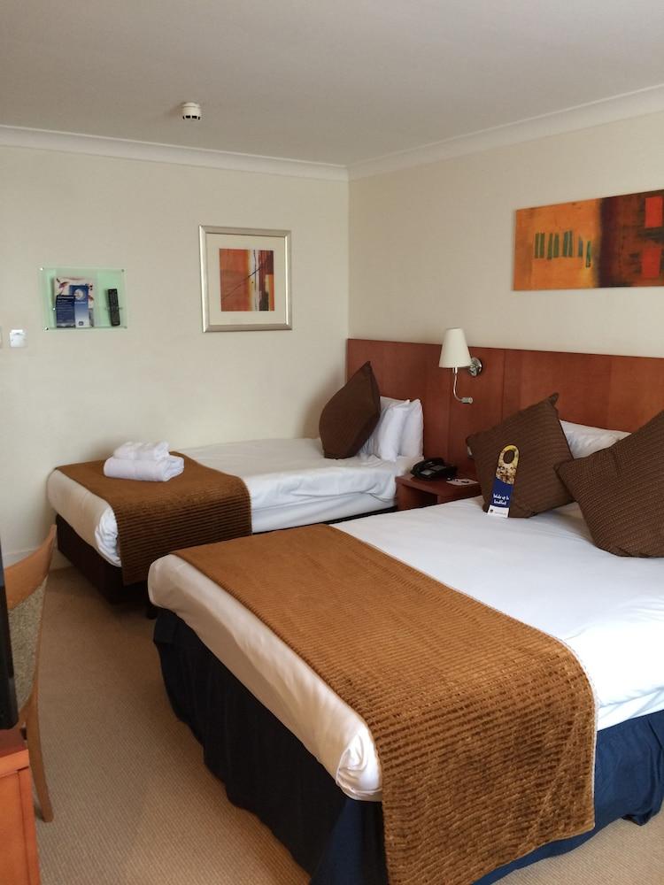 Doubletree By Hilton Reading M4 J10, An Hilton Hotel Wokingham Bagian luar foto