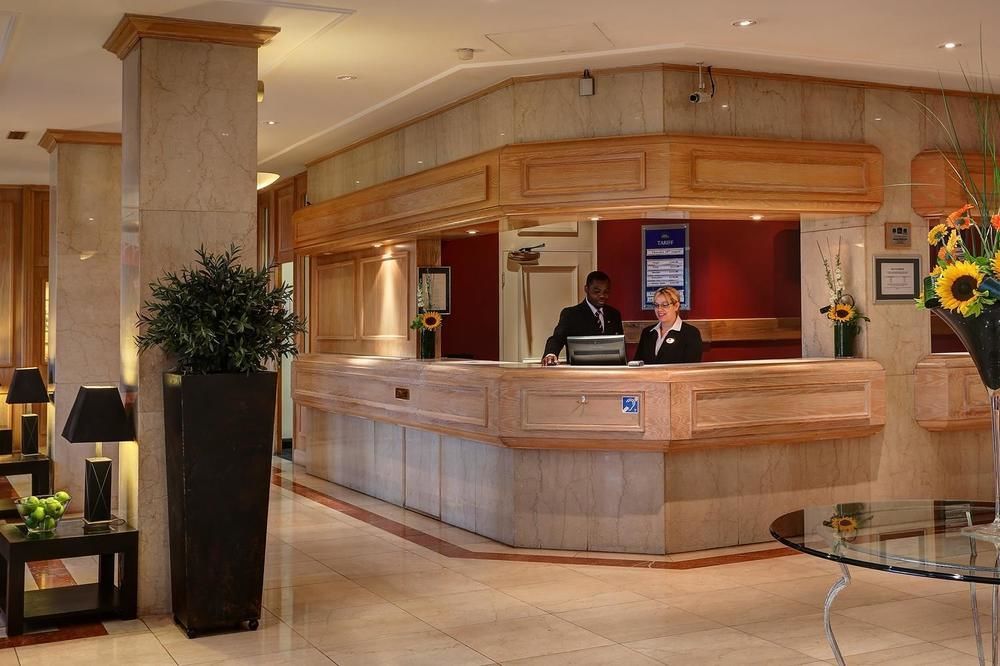 Doubletree By Hilton Reading M4 J10, An Hilton Hotel Wokingham Bagian luar foto